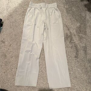 Lululemon pull on mid rise tapered leg cropped pants